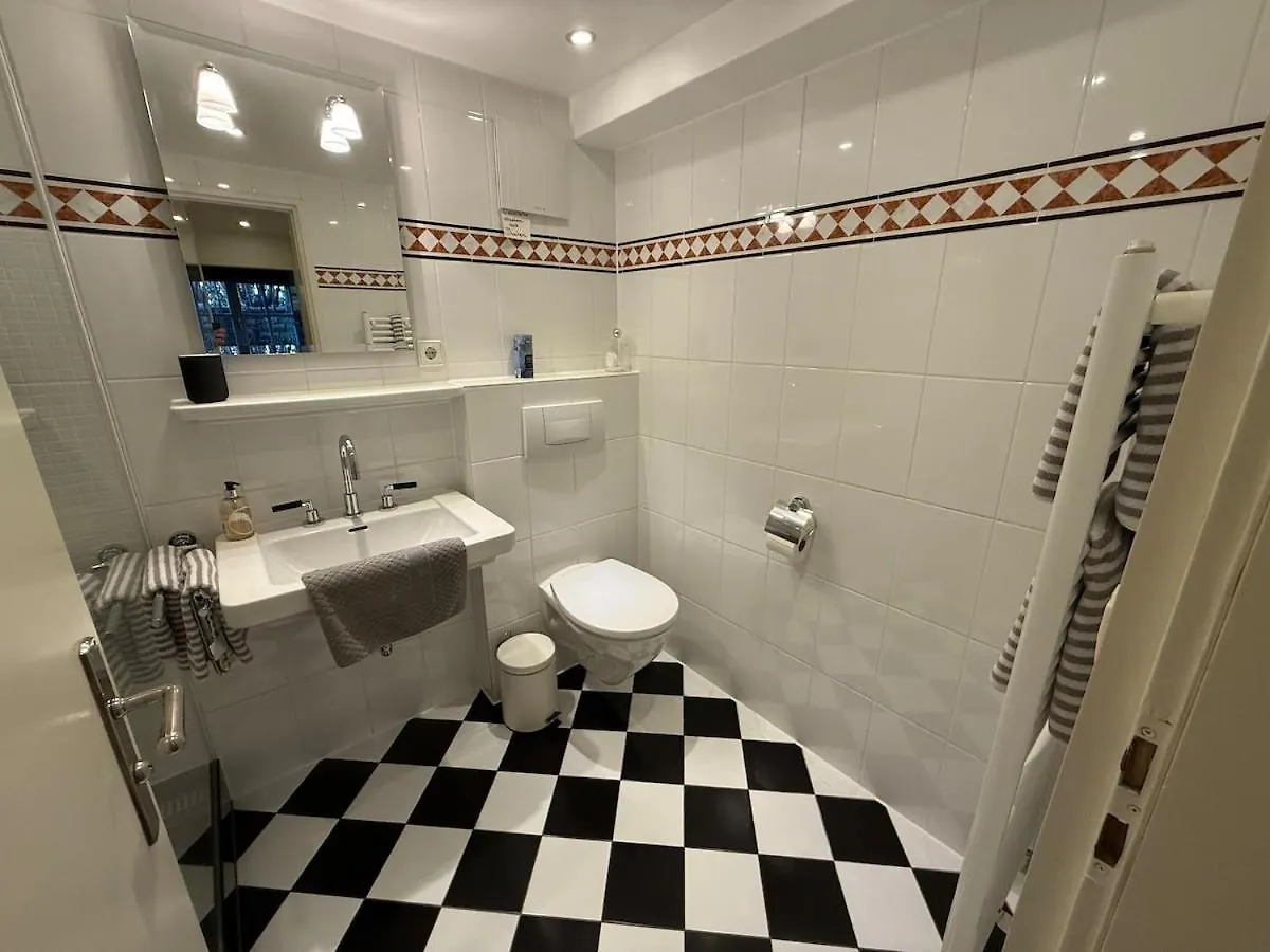 Stylish Garden Apartment In Central Monachium