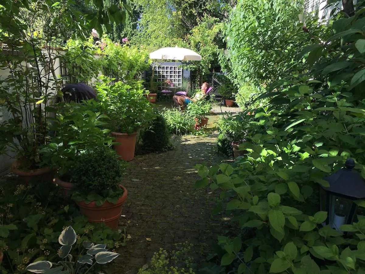 Stylish Garden Apartment In Central Monachium